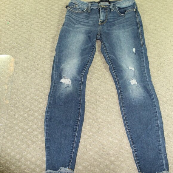 Rock & Republic Berlin Jeans Womens Size 4 Blue Distressed Denim Frayed Hem - Picture 1 of 10